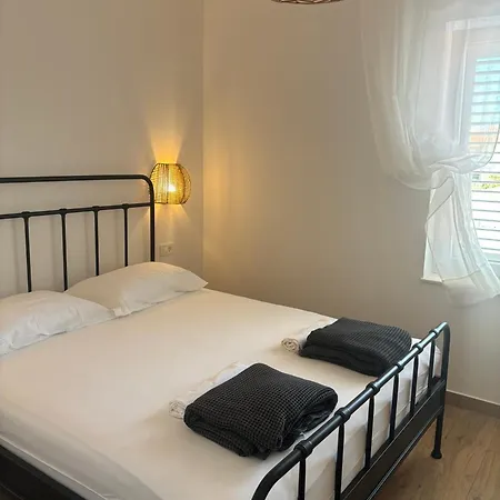 Apartment Regina Carlito With Swimming Pool Jezera