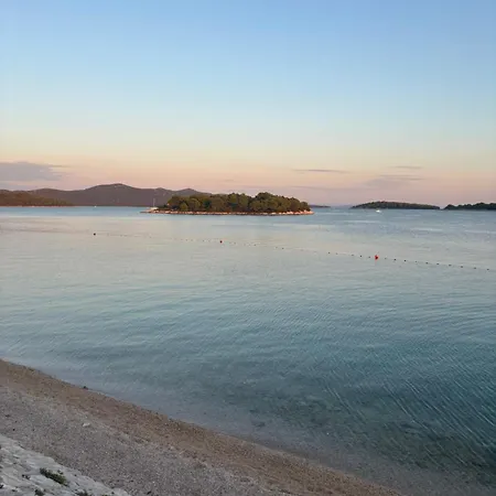 Regina Carlito With Swimming Pool Apartmán