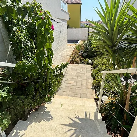 Regina Carlito With Swimming Pool Apartmán *