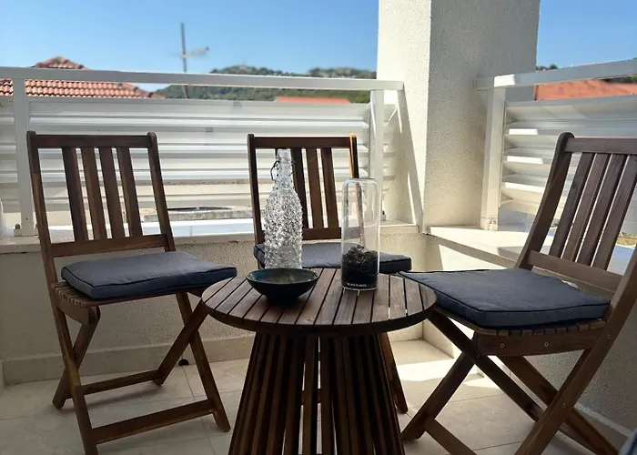 아파트 Regina Carlito With Swimming Pool 제제라