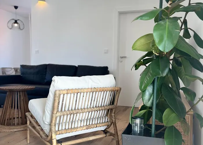 Regina Carlito With Swimming Pool 아파트